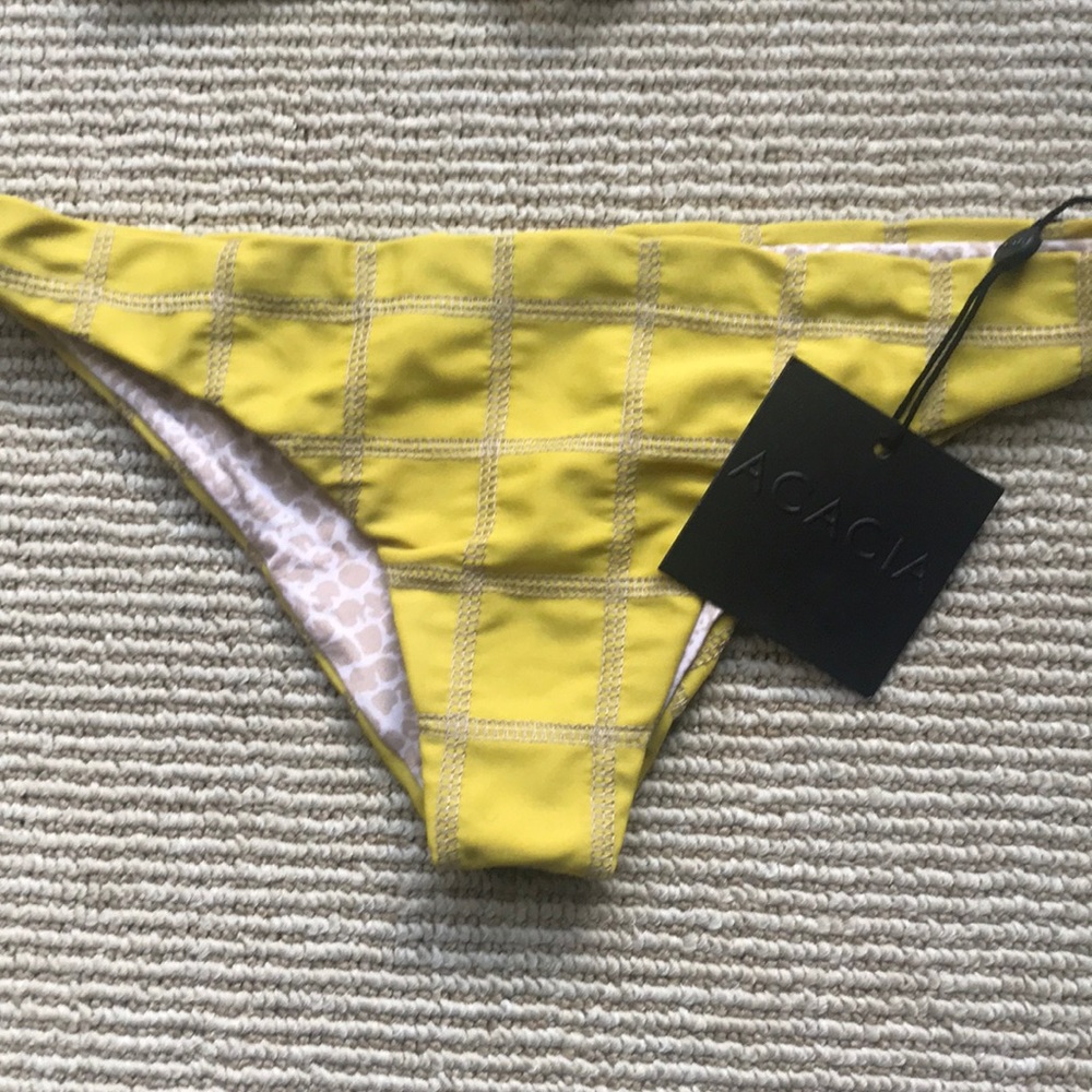New With Tags Acacia Set - Picture 3 of 3